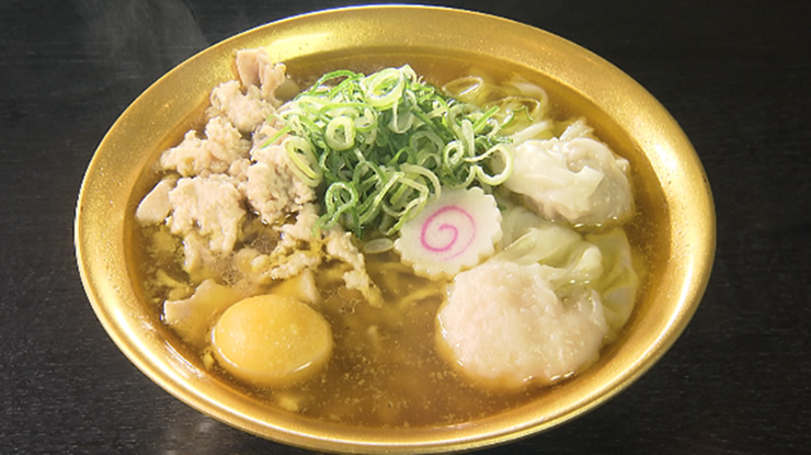 金の鶏中華（海老ワンタン入り）　1290円